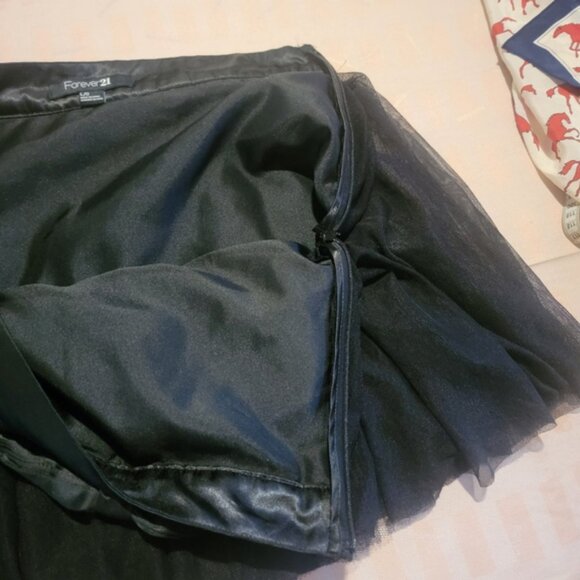 Forever 21 Tulle Skirt (lined) - Picture 3 of 4